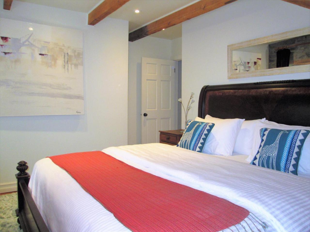 All Suites Whitney Manor Kingston Chambre photo